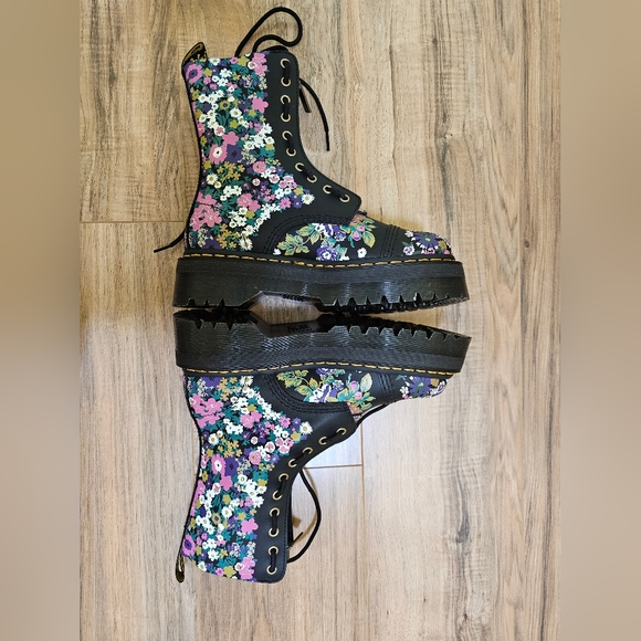 🌸Dr. Martens SINCLAIR HI VINTAGE FLORAL PLATFORM BOOTS, size US 9 - Picture 6 of 9